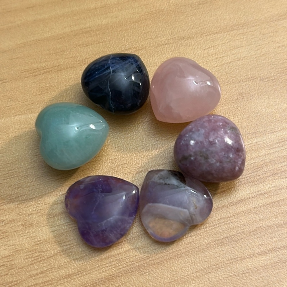 💜🖤💚 Set of Six Heart Shaped Crystals